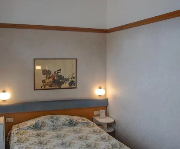 Hotel Mel 3*