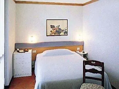 Mel Hotel